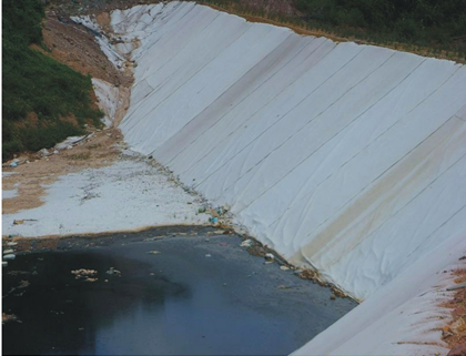 Geomembrana compuesta impermeable para revestimiento de lago artificial