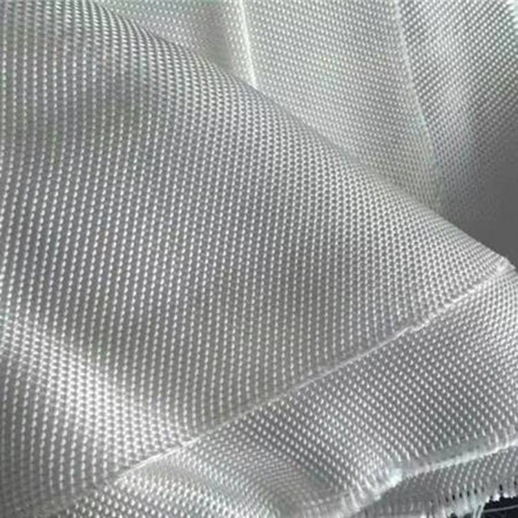 Instalaci&oacute;n de geotextil para estabilizaci&oacute;n de v&iacute;as de acceso.