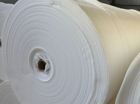 Rollo de geotextil paisaj&iacute;stico resistente a los rayos UV